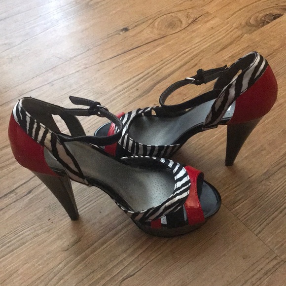 G by Guess stilettos - Picture 6 of 7